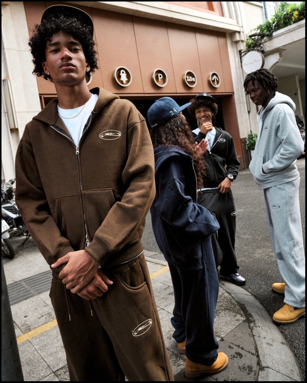 HDB ZIP-UP HOODIE